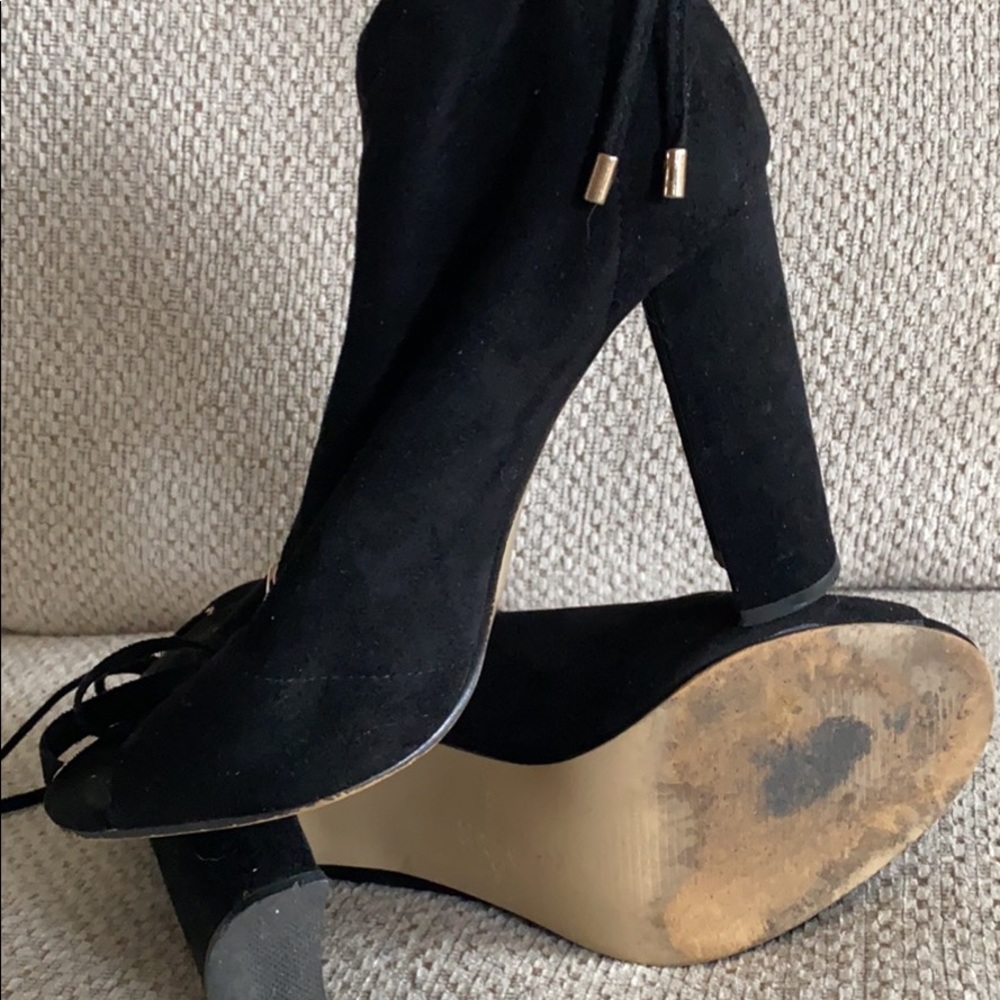 Heels - Picture 4 of 4